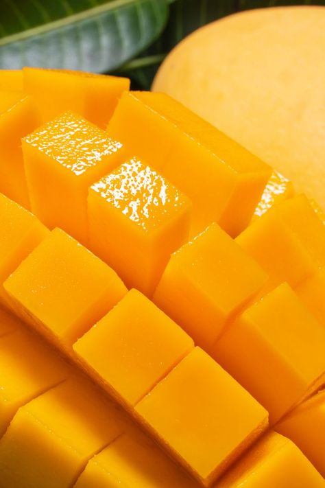 Mango Aesthetic, Fresh Snacks, Mango Yellow, Food O, Yummy Comfort Food, Healthy Food Motivation, Food Drinks Dessert, Food Recepie, Delicious Fruit