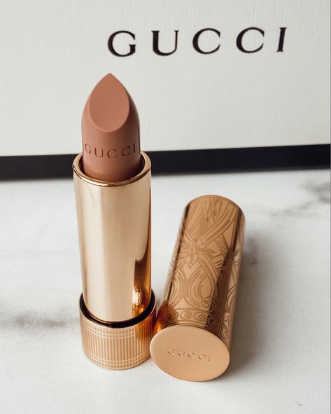 Gucci Moodboard, Gucci Lipstick, Affordable Lipstick, Images Terrifiantes, Gucci Makeup, Luxury Lipstick, Lipstick Designs, Eye Makeup Pictures, Eye Makeup Designs