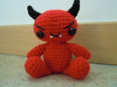 Doll Patterns Free, Crochet Dog Patterns, Fall Crochet Patterns, Halloween Crochet Patterns, Red Devil, Halloween Toys, Crochet Fall, Halloween Crochet, Crochet Dog