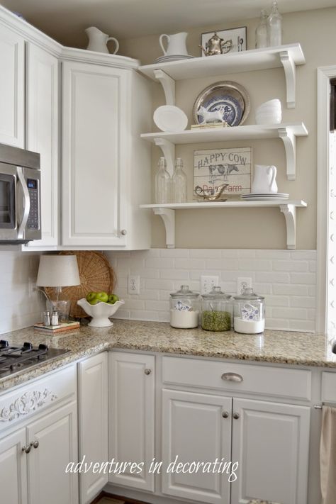 Farmhouse Kitchen Backsplash Ideas, Farmhouse Kitchen Backsplash, Bathroom Farmhouse, Best Kitchen Cabinets, Kitchen Backsplash Designs, Backsplash Designs, Granite Countertops Kitchen, Kitchen Corner, Diy Kitchen Cabinets