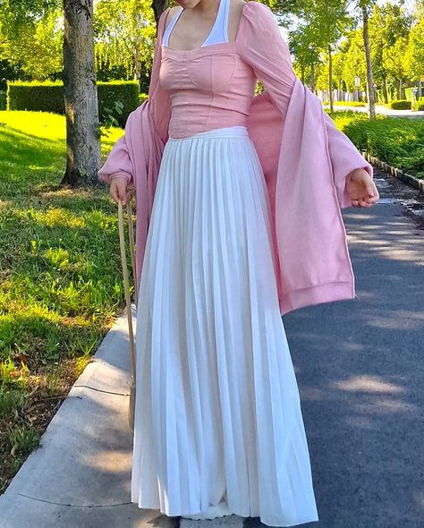 Outfit check - pink & white 🥹☁️💖 Pink And White Outfit, White Maxi Skirt, White Maxi Skirts, Outfit Check, Inspo Outfit, March 19, White Skirt, White Maxi, White Cardigan