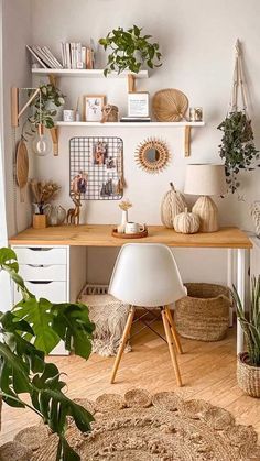 Boho Study, Reka Bentuk Bilik Tidur, Ruangan Studio, Work Cubicle, Cozy Home Office, Hobbit Hole, Cubicle Decor, Study Room Decor, Redecorate Bedroom