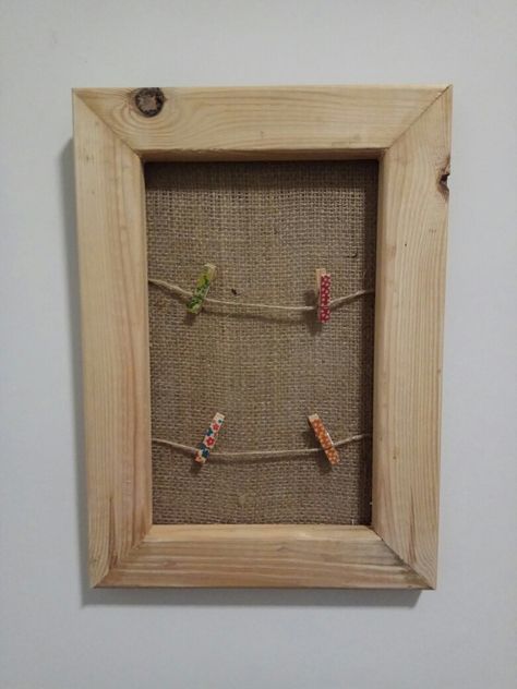 Burlap Photo Frame #burlap Jute Sack, Handmade Christmas Decorations, Frame Decor, Handmade Christmas, Photo Frame, Farmhouse Decor, Burlap, Decoupage, Christmas Decorations