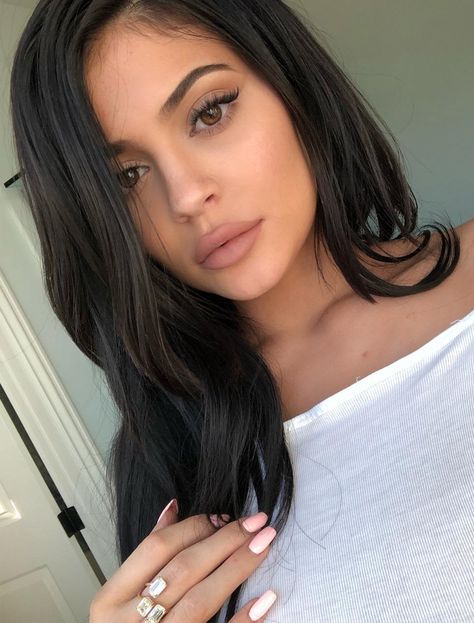 Kylie's Coconut + Bare Lip Kit Combo Maquillaje Kylie Jenner, Moda Kylie Jenner, Maquillage Kylie Jenner, Style Kylie Jenner, Jenner Hair, Look Kylie Jenner, Looks Kylie Jenner, Kylie Makeup, Estilo Kylie Jenner