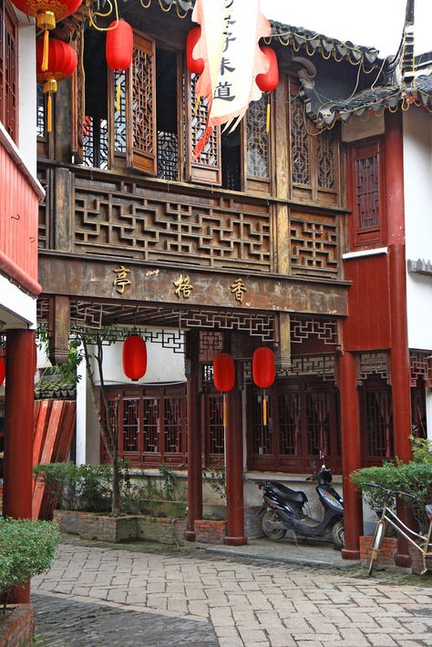 Chinese Buildings, Red Lanterns, Chinese House, China Architecture, China Culture, Asian Architecture, Chinese Architecture, Chongqing, Traditional Architecture