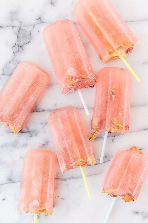 Wine Popsicles, Champagne Popsicles, Alcoholic Popsicles, Popsicle Cocktail, Boozy Popsicles, New Years Eve Food, New Year's Food, Popsicle Recipes, Jus D'orange