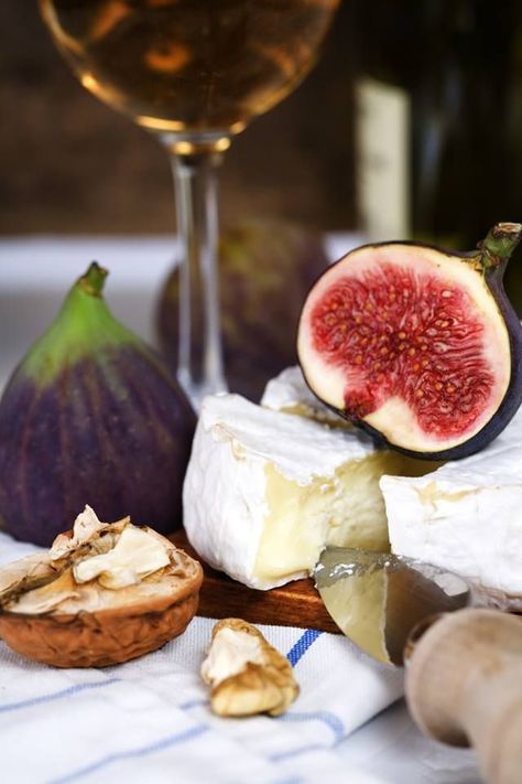 Dorian Ortowski, Autumn Entertaining, Wine And Cheese Party, Fig Recipes, Party Tips, Cheese Party, French Kitchen, Wine Cheese, Cheese Platters