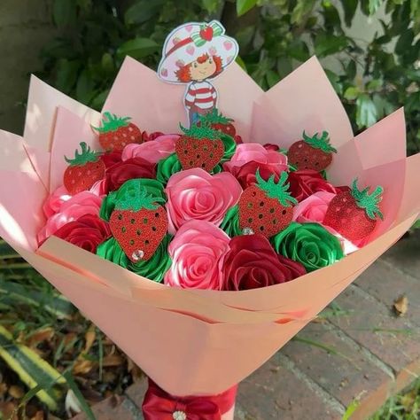 🍓Strawberry Shortcake Rose Bouquet🍓 Strawberry Shortcake Flower Bouquet, Strawberry Shortcake Bouquet, Ribbon Bouquet, Forever Flowers, Care Bear, Rose Bouquet, Strawberry Shortcake, Flowers Bouquet, Ribbon