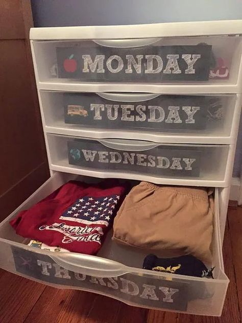 15 BEST Ways to Organize the Boys' Room That They'll Love - Of Life and Lisa Themed Days Of The Week, Kids Bedroom Organization, Kids Clothes Organization, Clever Kids, Clothes Organizer, Organizing Labels, Kids Room Organization, Organization Printables, Organization Kids