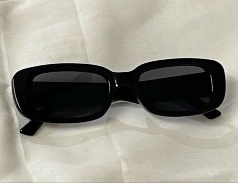 Black rectangle sunglasses 🖤🕶️ Rectangle Black Sunglasses, Aesthetic Black Glasses, Black Glasses Aesthetic, Black Sunglasses Outfit, Sunglasses Women Aesthetic, Black Sunglasses Aesthetic, Black Rectangle Glasses, Black Rectangle Sunglasses, Glasses Rectangle