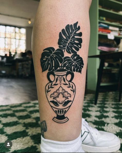 Traditional Tattoo Vase, Abstract Tattoo Ideas, Earthy Tattoos, Fun Tattoo, Abstract Tattoos, Tattoo Apprenticeship, Traditional Style Tattoo, Western Tattoos, Traditional Tattoo Sleeve