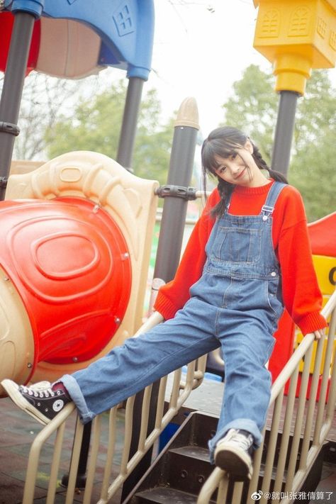 Playground Outfit, Playground Photo Shoot, Cute Drawings Of Love, Overalls Fashion, Graduation Picture Poses, Figure Reference, Senior Photoshoot, Graduation Pictures