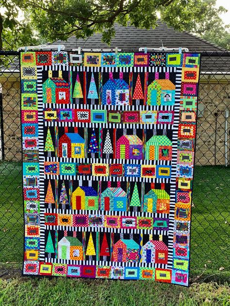 Neighborhood inspired by Freddy Moran style quilts Freddy Moran House Quilts, Freddie Moran Quilts, Freddy Moran Quilts, Freddie Moran, Quilt Tricks, Quilted Houses, Gwen Marston, Quilt Houses, Freddy Moran