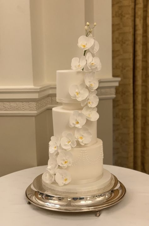 elegant cascading sugar orchids on a three tier wedding cake Orchid Wedding Cake, 4 Tier Wedding Cake, Orchid Wedding, London Landmarks, Cake Wedding, Elegant Wedding Cakes, Tiered Wedding Cake, Elegant Wedding, Wedding Inspo