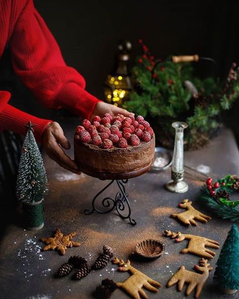 By guila_foodstories - Christmas Food Photography, Holiday Baking List, Dessert Photography, Gateaux Cake, Chicago Food, Cake Photography, Butterscotch Chips, Christmas Cakes, Christmas Photoshoot