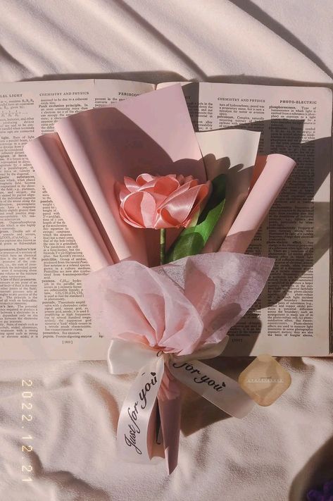 Aestethic Flower Bouquet, Boutique Flowers Ideas, Single Ribbon Flower Bouquet, Ribbon Satin Flower Bouquet, Satin Flower Bouquet Ribbon Rose, Satin Roses Bouquet, Satin Bouquet Flower, Satin Ribbon Flowers Bouquet, Ribbon Flowers Bouquet Ideas