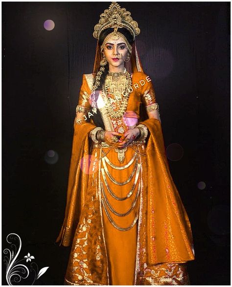 Bal Radha Rani, Radha Look, Lord Parshuram, Radha Images, Mythology Costumes, Devi Lakshmi, Haldi Ceremony Outfit, Artistic Fashion Photography, Chitrangada Singh