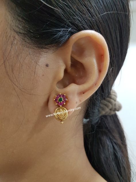 Ruby Emerald Lakshmi Design Earring - Kothari Diamonds and Jewels Gold Jewelry Prom, Antique Gold Earrings, Pure Gold Jewellery, Gold Necklace Indian, Jewelry Design Earrings, Gold Earrings Designs, Fancy Jewellery, Gold Bangle Bracelet, Pearl Diamond