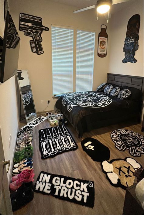 Hypebeast Room Black, Trap Bedroom Ideas, Black Men Room Ideas, Gangsta Room Ideas, Room Ideas White Aesthetic, Chill House Aesthetic, Murakami Bedroom, Room For Men Ideas, Modern Hypebeast Room