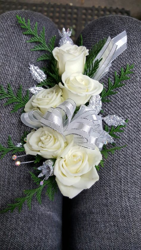 White and silver flower corsages for wedding and pronm White Corsage And Boutonniere Set, Sage Green And White Corsage, White And Silver Corsage And Boutonniere, Corsages For Wedding, White Orchid Corsage, Corsage White, Orchid Corsage, Orchid Corsages, Corsage And Boutonniere Set