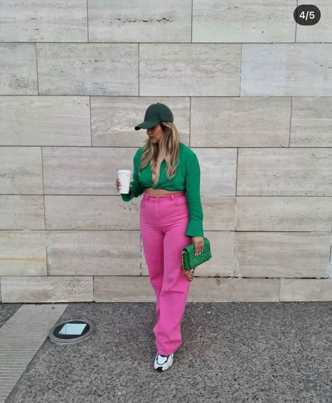 Contrasting Outfits, Brazil Outfit Ideas, Psychologist Outfit, Jeans Rosa, Pics Poses, Outfits Con Jeans, Color Outfits, Color Combos Outfit, Cute Maternity Outfits