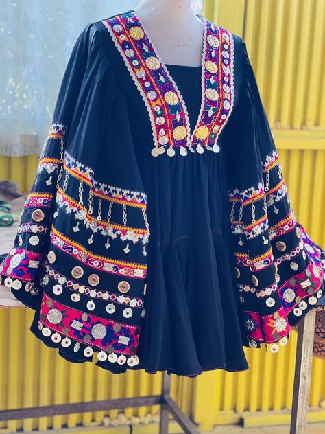 Pashto Dress, Ramadan Abaya, Ikat Blouse Designs, Simple Dress Casual, Afghani Clothes, Womens Trendy Dresses, Kurti Designs Latest, Afghan Fashion, Stylish Short Dresses