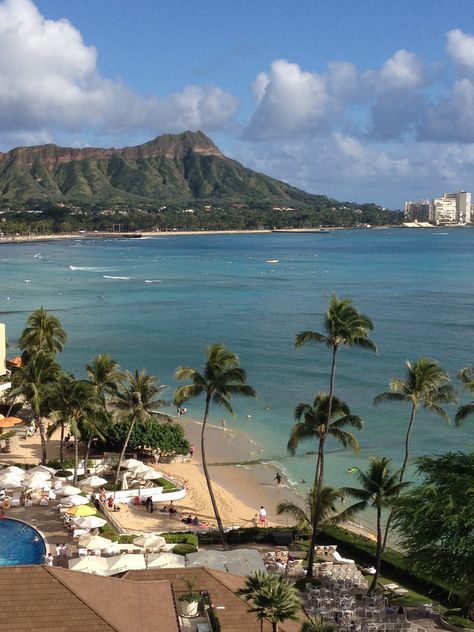 Diamond Head at Waikiki Beach Honolulu Hawaii. View from the Halekulani Hotel Halekulani Hotel, Brazil Summer, Play Ukulele, Hawaii Photos, Hawaii Aesthetic, Fav Place, Golden Life, Diamond Head, Hotel Building