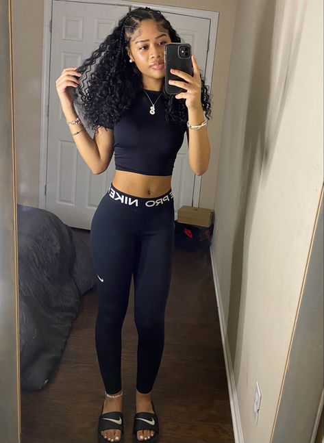 Fair Outfits Baddie, Outfit Inspo Black Women School, Pijama Day At School Outfits, School Fits Black, Nike Leggings Outfit, Nike Pro Leggings Outfit, Sport Shorts Outfit, Nike Pro Outfit, 2017 Outfits