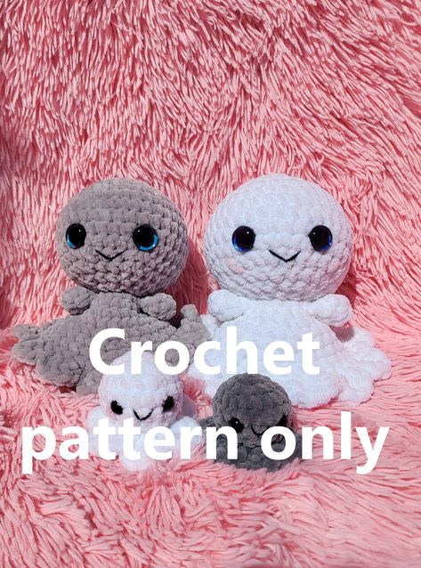 Ghost Plush, Ghost Family, Amigurumi Tutorial, Super Bulky Yarn, Pattern Tutorial, Super Bulky, Halloween Ghost, Halloween Ghosts, Stuffed Animal