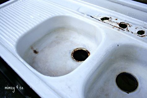 how I refinished my vintage cast iron kitchen sink • mimzy & company Cast Iron Sink Kitchen, Sink Refinishing, Cast Iron Farmhouse Sink, Restore Cast Iron, Porcelain Kitchen Sink, Vintage Kitchen Sink, Kitchen Sink Ideas, Bathtub Repair, Cast Iron Kitchen