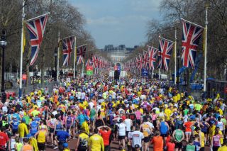 26 Offbeat Facts About The London Marathon Running London, Marathon Tips, British Police, London Marathon, Bbc Sport, Things To Do In London, Europe Travel Destinations, London Bridge, Marathon Training