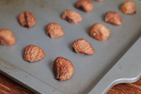 How to Dry Figs at Home Provident Living, Dehydrating Food, Dehydrated Foods, Canning Food, Fig Trees, Nutrition Certification, Fig Recipes, Dehydrated Fruit, Carbohydrates Food