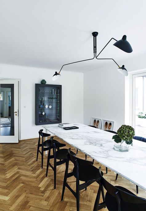 Sophisticated modern white marble dining table with black dining chairs Table With Chairs, Scandinavian Dining Room, Scandinavian Dining, Black Dining Chairs, Black Dining Room, Marble Dining, Elegant Furniture, Dining Room Inspiration, Dining Table Marble