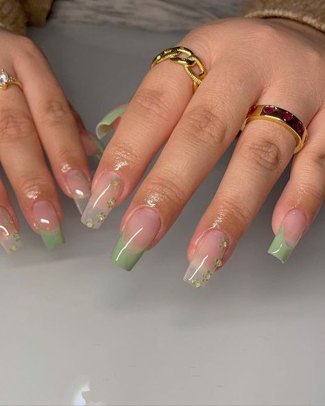 PRISSYJGELX on Instagram: “THIS GREEN! 🤍 @beetlesgelpolish in eucalyptus! @apresnailofficial medium square” Square Gel Nails, Beetles Gel Polish, Holloween Nails, Square Nail Designs, Cute Acrylic Nail Designs, Nail Tattoo, Square Acrylic Nails, Minimalist Nails, Prom Nails