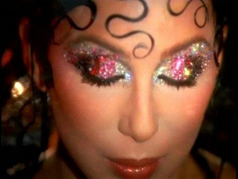 Cher by Kevyn Aucoin #IRVRSBLworld 70s Makeup Disco, Cher Makeup, 70’s Makeup, 70s Disco Makeup, 70s Hair And Makeup, Moda Disco, 1970s Makeup, Disco Makeup, Look Disco