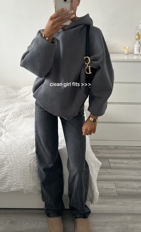 Comfy Cool Winter Outfits, Grey Hoodie Jeans Outfit, Dark Gray Hoodie Outfit, Dark Grey Sweatshirt Outfit, Dark Grey Hoodie Outfit, Plain Hoodie Outfit, School Friendly Outfits, Grey Pullover Outfit, Otdd Outfit