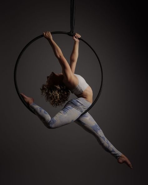 Aerial Hoop Photoshoot Poses, Lyra Hoop Poses, Aerial Hoop Photoshoot, Lyra Photoshoot, Aerial Hoop Poses, Aerial Hoop Beginner, Hoop Photoshoot, Hoop Poses, Lyra Poses