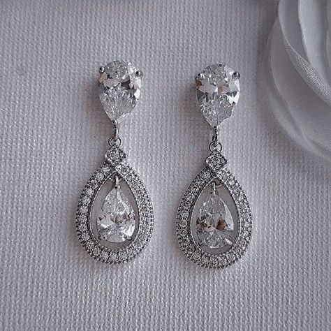 Diamond Earrings Aesthetic, Royal Earrings, Ran Haitani, Hand Jewelry Rings, Barbie Wardrobe, Silver Diamond Earrings, Earrings Aesthetic, Luxury Earrings, Jewelry Fashion Trends