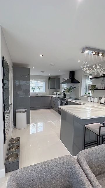 Gray And White Kitchen, Kabinet Dapur, Modern Kitchen Cabinet Design, Dream Kitchens Design, Back Porch Ideas Covered, Kitchen Interior Design Modern, Kitchen Design Plans, Back Porch Ideas, House Design Kitchen