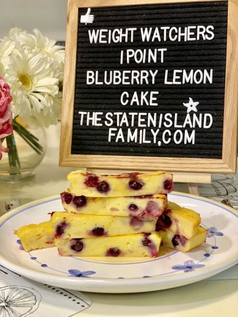 Weight Watchers 1 point blueberry lemon cake - The Staten Island family Ww Cookies, Ww Snacks, Lemon Blueberry Cake, Weight Watchers Recipes Desserts, Blueberry Lemon Cake, Ww Desserts, Zucchini Cake, Weight Watchers Desserts, Blueberry Cake