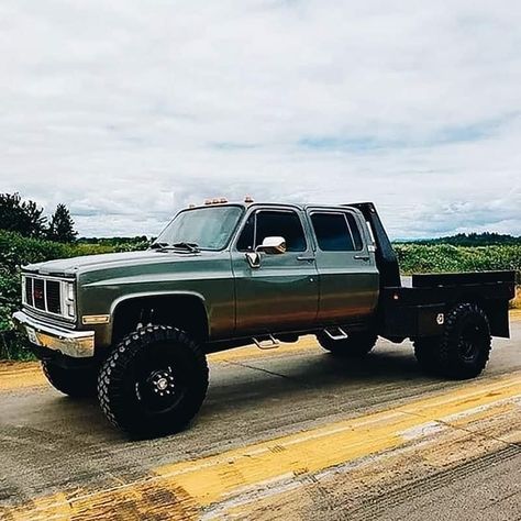 Vintage Chevy Trucks, Trucks Lifted Diesel, Custom Pickup Trucks, Custom Chevy Trucks, Auto Retro, Lifted Chevy Trucks, Lifted Chevy, Chevy Pickup Trucks, Lifted Cars