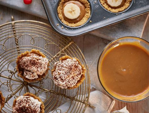 Mini Banoffee Pies Recipe | Carnation Mini Banoffee Pie, Carnation Recipes, Easy Banoffee Pie, Carnation Caramel, Banoffee Pie Recipe, Amazing Food Decoration, Toffee Pudding, Banoffee Pie, Popular Desserts