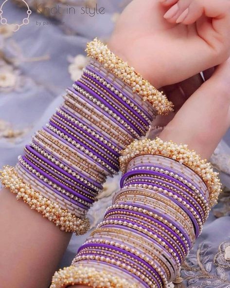 Churiyan Bangles Aesthetic, Indian Bangles Aesthetic, Churi Design, Bangles Aesthetic, Jwellary Design, Traditional Bangles, Pakistani Jewellery, Hand Jewellery, Bridal Jewelry Sets Brides