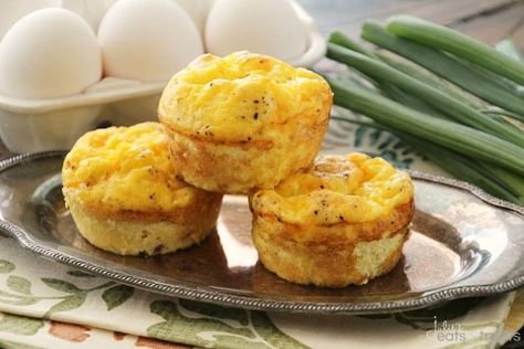 Ham & Cheese Egg Muffins ~ Quick, Easy and Delicious Breakfast or Snack! Fluffy Egg Muffins with Ham & Cheese! ~ http://www.julieseatsandtreats.com Cup Meals, Quiche Bites, Cheddar Quiche, Bacon Egg Muffins, Recipe Wall, Egg Muffins Recipe, Breakfast Cooking, Muffins Breakfast, Muffin Cup