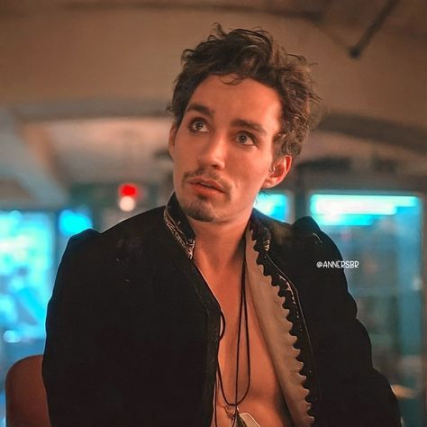 Umbrella Academy icons Klaus Icons Umbrella Academy, Claus Umbrella Academy, Rob Sheehan, Klaus Umbrella Academy, Sir Reginald Hargreeves, Neon Gods, Dear Boys, Paul Lahote, Charlie Swan