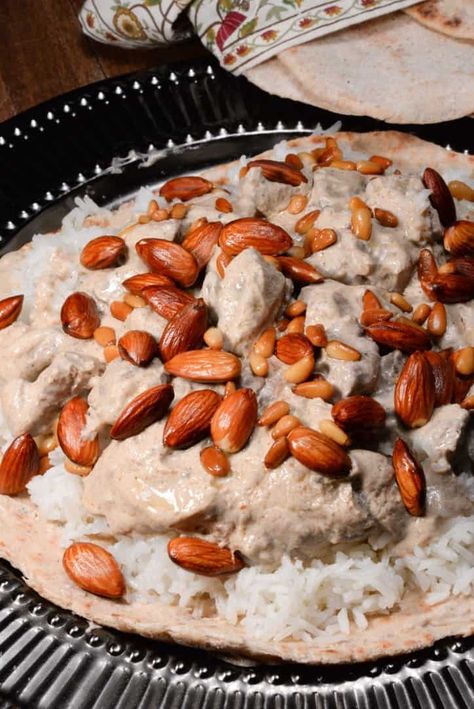 Jordanian Mansaf Jordanian Mansaf, Mansaf Recipe, Hashemite Kingdom Of Jordan, Jordanian Food, Kingdom Of Jordan, Large Serving Trays, Cooked Meal, National Dish, Global Cuisine