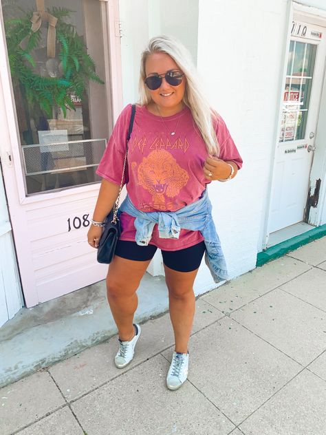 Casual Summer Outfits For Women Plus Size, Lazy Summer Outfit Plus Size, Cute Mom Outfits Summer Plus Size, Tshirt Outfit Plus Size Casual, Midsize Nashville Outfits Summer, Summer Casual Outfits Plus Size, Style For Midsize Women, Plus Size Style Summer, Plus Size Athleisure Outfits Spring