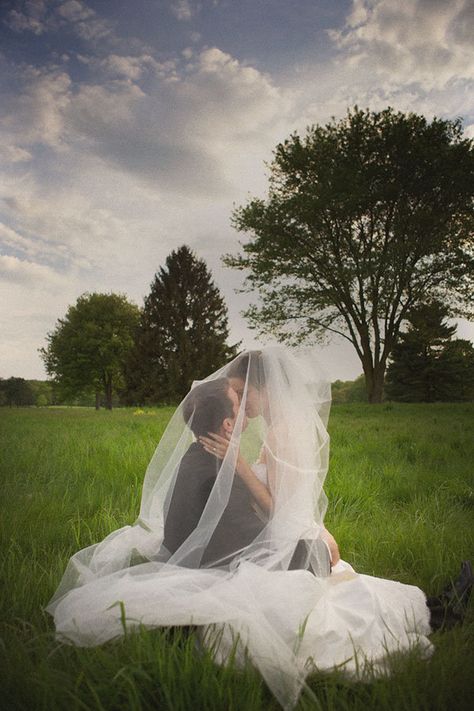 Most Romantic Pics, Bride Veil, Romantic Wedding Photos, Have Inspiration, Foto Tips, Romantic Photos, Salou, Photo Couple, Jolie Photo