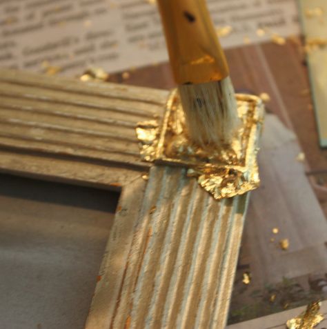 Transform Old Frames/Furniture with Spray Paint and Gold Leaf {DIY}... Diy Gold, White Spray Paint, Gold Spray Paint, Gold Leaf Art, Carpentry Diy, Gold Leaf Painting, Gold Diy, Old Frames, Painted Leaves