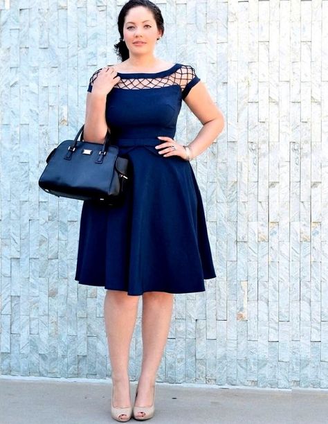 la moda midi tabie se aplica a los vestidos Gorgeous Black Dress, Robes Glamour, Retro Vintage Dresses, Elegante Casual, Moda Plus, Curvy Girl Fashion, Mode Inspiration, Curvy Fashion, Moda Fashion